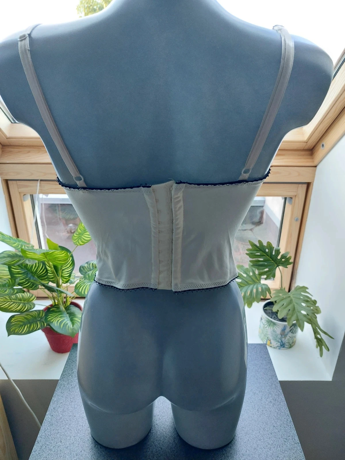 Satijnen en geborduurd bustier, romantische look Maat S/M – photo 12